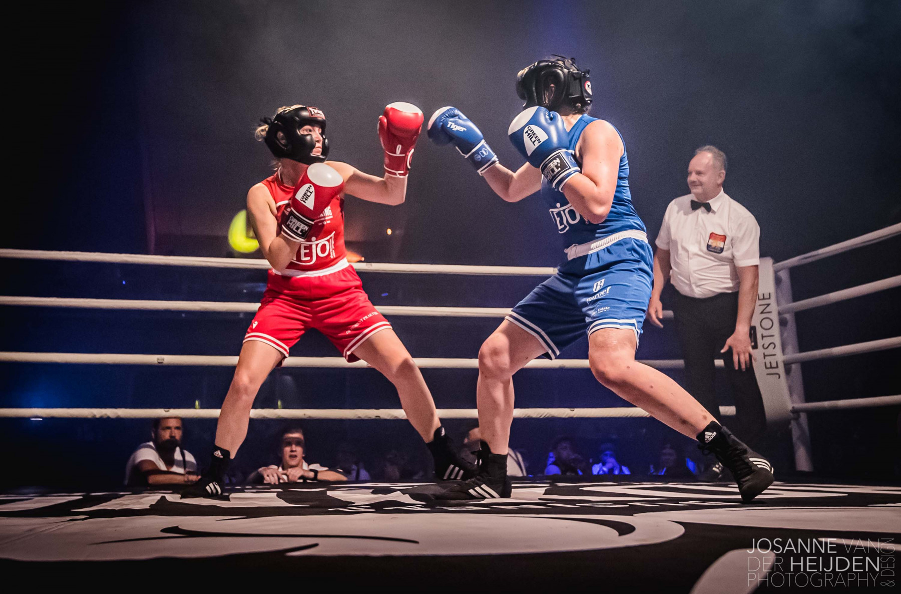 Boxing_Gladiatoren_van_Deurne_Evie-van-der-Heijden-vs-Janine-van-den-Eijnden_09072022_Foto_Josanne_van_der_Heijden-4048